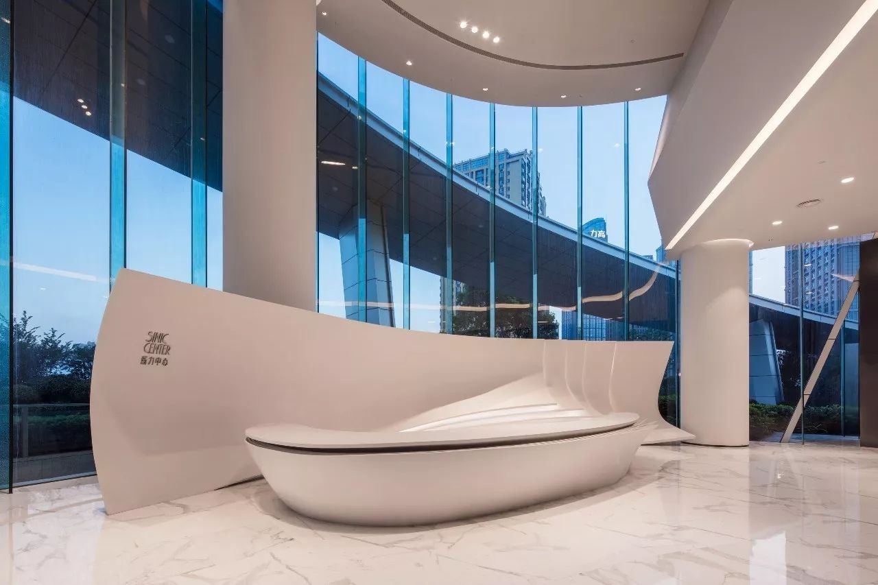 新力地产与k8凯发为南昌新力中心打造了4.2m高阔层高、地下双层超大专属车库